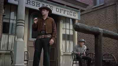 - Here comes trouble.
- Who is she? - Gunfight at the O K  Corral