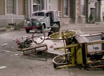 Here comes another truck! - The War of the Worlds