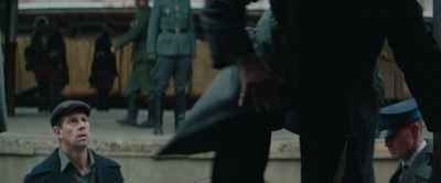 Here, down on your knees. On your knees. - The Zookeeper's Wife