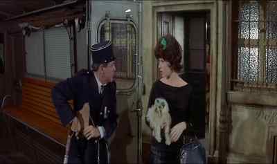 - Here, you dropped this.
- Oh, thank you. - Irma la Douce