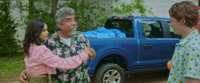 - Here, give a little spin here, comes back.
- Mm-hmm. - How the Gringo Stole Christmas