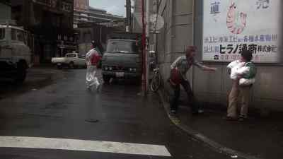 Here. Go back to the hotel, okay? Hotel. - The Bad News Bears Go to Japan