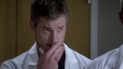 - Here you go, goodbye.
- Goodbye. - Grey's Anatomy