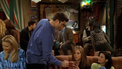 - Here you go.
- I didn't want cinnamon on this. - Friends