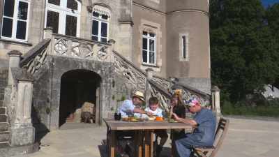 Here we go, look at this,
go straight in there. - Escape to the Chateau: Make Do & Mend