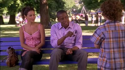 - Here you go.
- Thank you. - Psych