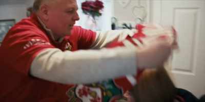 - Here you go.
There's your scarf. Ready? - Welcome to Wrexham