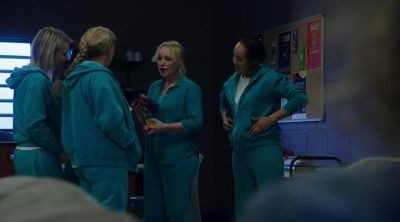 - Here you go.
- Who does she think she is? - Wentworth