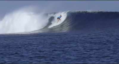 Here goes Bethany,
tucking in to the barrel. - Bethany Hamilton: Unstoppable