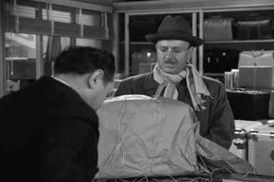- Here.
- Haven't you any Christmas paper? - Larceny, Inc