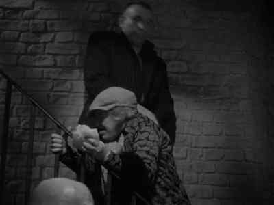 - Here, here! Mind!
- Just a minute, you can't come in here! - Night and the City