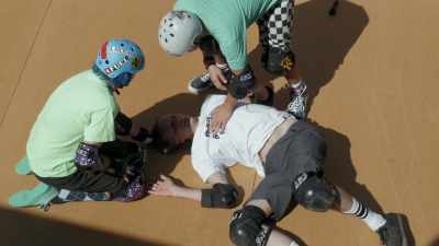 - Here.
- Hey. - Tony Hawk: Until the Wheels Fall Off