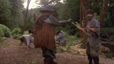 Here, hold these. Thank you. - Teenage Mutant Ninja Turtles III