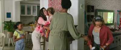 - Here, I take.
- Oh, that's okay, I got it, I got it. - NYAD