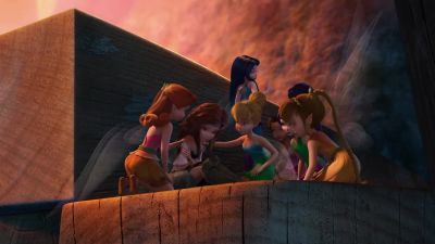 Here, I'll dry you off. - Tinker Bell and the Pirate Fairy