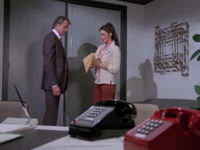 - Here it is.
- A 50-cent piece? - Wonder Woman