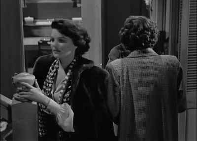 Here she is. Just a second, Dad. - The Reckless Moment