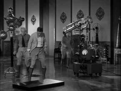 Here it is, and that's the machine. - The Mask of Fu Manchu