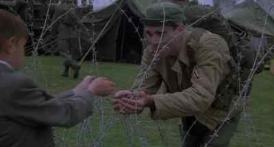               Here, kid.
              Spend it for me. - Yanks
