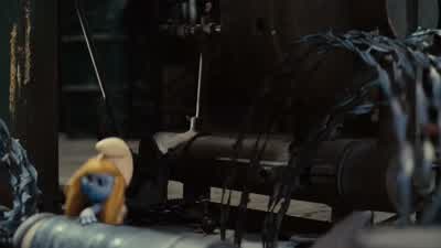 Here, kitty, kitty... - The Smurfs