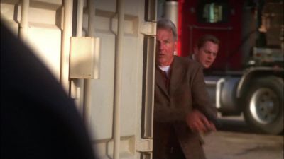 Here, let me get that.
Honey, let me get it. - NCIS