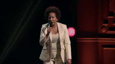 Here, let me give you this.
Let me give you these opioids. - Wanda Sykes: Not Normal