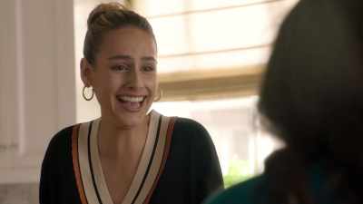 Here, let me help you. Just slice
and slide. [chuckles] Perfect. Perfect. - Big Shot