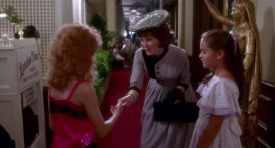 Here little girl Now go home - Beaches