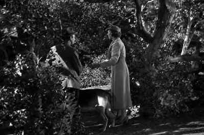 Here, Mac, you take him in.
l'll wait out here. - Wings in the Dark