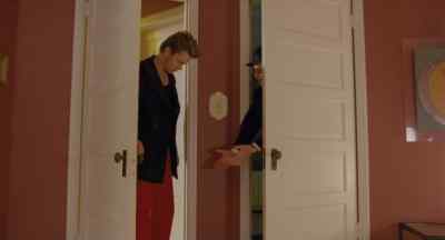 Here. Now, mind the carpet. It's white. - My Own Private Idaho
