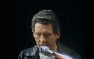 ♪ Here now, if you run
into a five-foot two ♪ - Jerry Lee Lewis: Trouble in Mind