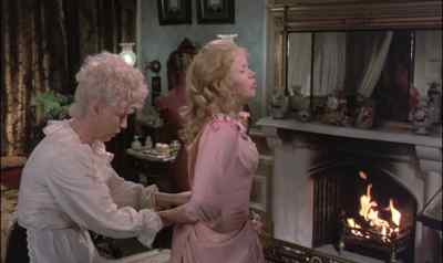 - Here.
- Ooh! - Hands of the Ripper