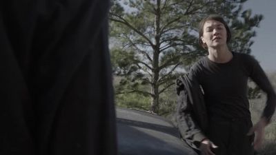 Here. Put this on. - Fear the Walking Dead