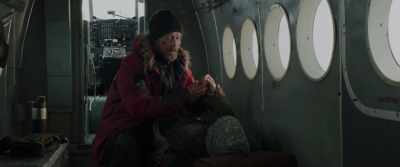 Here. Squeeze. Can you squeeze? Like this, squeeze. - Arctic