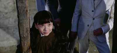 Here, take my hand. - 55 Days at Peking