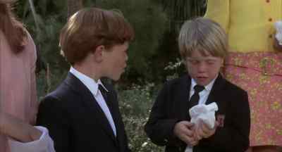- Here.
- What do you do with this? - Yours, Mine and Ours