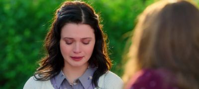 Here. Why don't you just wear it?
Like some nerdy accessory? - The Kissing Booth 2