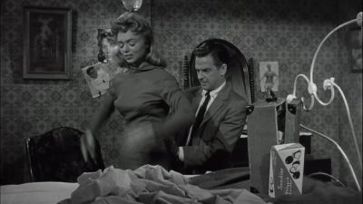 Here zip me - Attack of the 50 Foot Woman