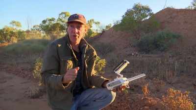 Here's a fault structure
coming through, - Outback Opal Hunters