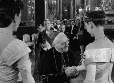 - Here's your civilian clothes.
- Okay. - Roman Holiday