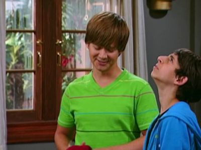 - Here's your keys.
- Thank you. - Hannah Montana