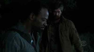 Here's your knife. - Jericho
