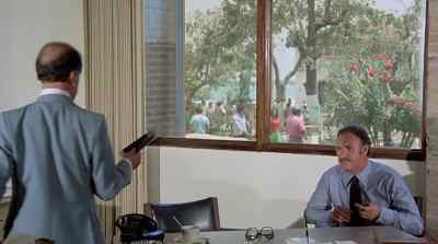 Here's your money, Mr. Waldron.
Four thousand colons. - The Domino Principle