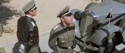 - Herr Hecht's too close to him.
- That's his problem. - Escape to Athena