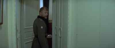 - Herr Oberst?
- In here, Karl. - The Eagle Has Landed