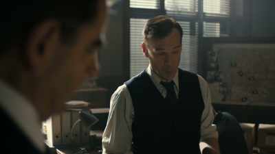 He's a junky chasing a fix,
looking for trade. - Maigret in Montmartre