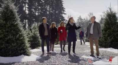 He's a very nice man. - Reunited at Christmas