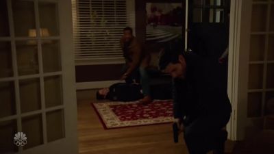 He's alive.
She's still breathing. - Grimm