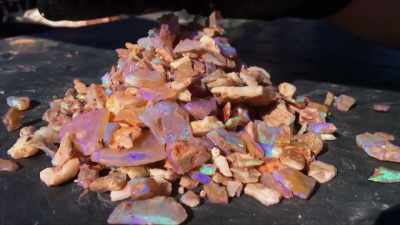 He's an opal valuer as well, - Outback Opal Hunters