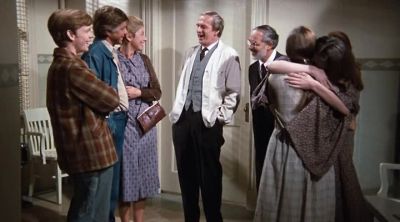 -He's awake.
-Is he talking? - The Waltons